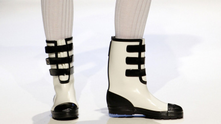 Nevíte, jaké boty zvolit do podzimního deště? Značkové gumáky ovládly sezónu – nosí je i celebrity na červený koberec!