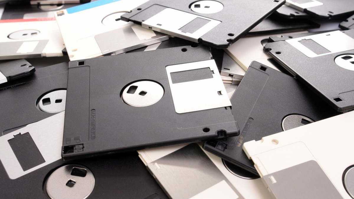 Badatelé otevřeli diskety staré 50 let, našli přednášky i osobní věci