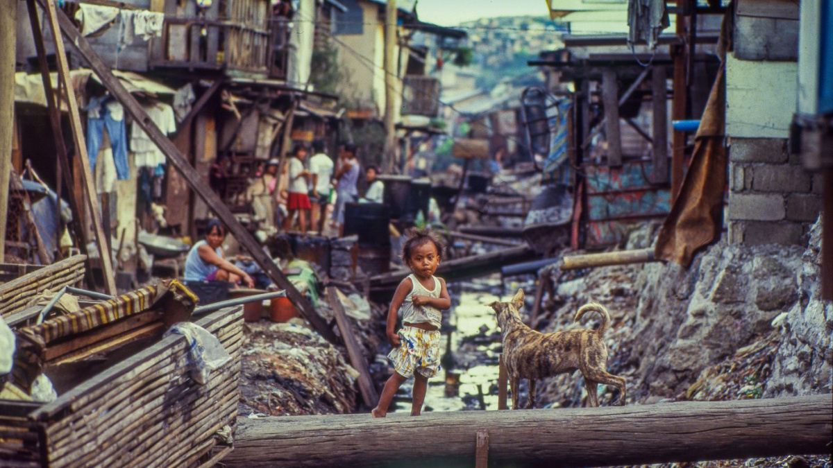 Město, kde se lidé mačkají jako sardinky: leží v nebesky krásné, ale drsné Zemi tisíce ostrovů