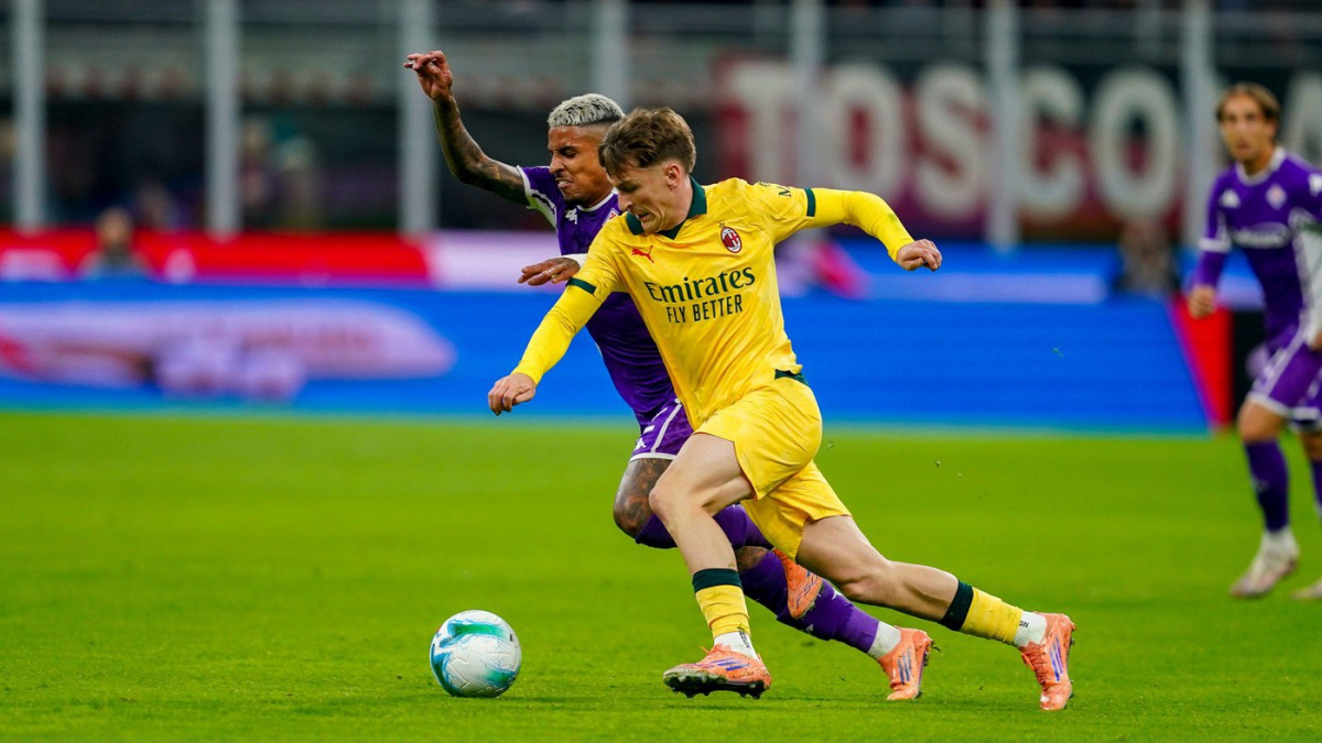 Fotbalisté AC Milán vedou Serii A, Bergamo před Slavií remizovalo s Laziem