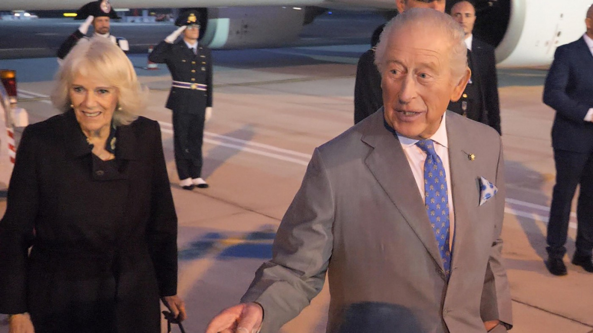 Král Karel III. s manželkou královnou Camillou přijeli na návštěvu Vatikánu