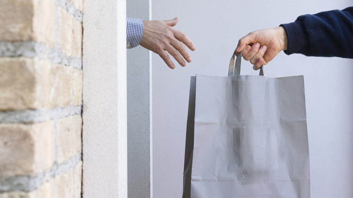 Muž si nechával doručovat dva roky jídlo zdarma. Pak se ale na chybu přišlo...