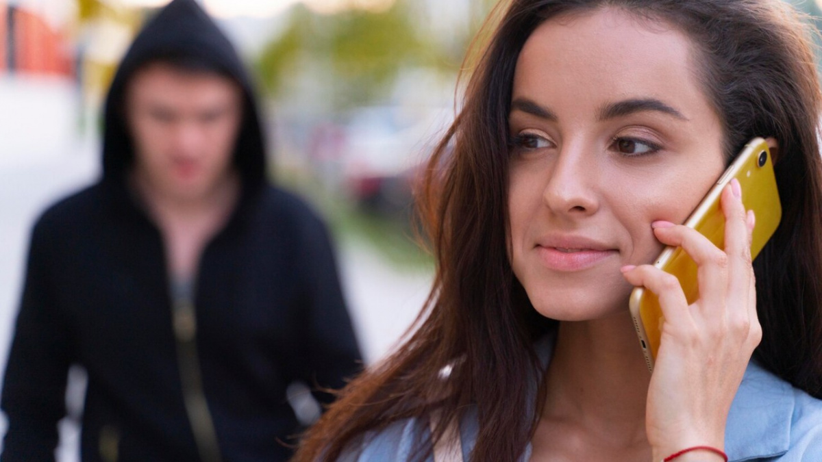 Když sleduje každý váš krok: jak se bránit stalkerovi