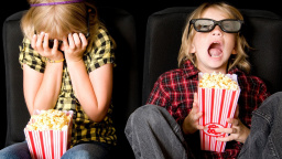 Pustili si horor místo výuky – jedna studentka skončila v nemocnici