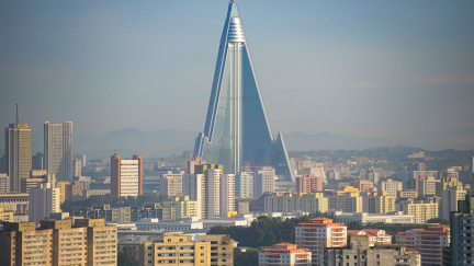 Severokorejský hotel vypadá jako ze sci-fi, chybí mu ale jeden zásadní prvek