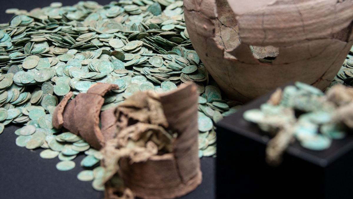 Poklad za miliony ležel 8 let ve sklepě. Hledač se bál přiznat. Nemáte doma něco podobného?