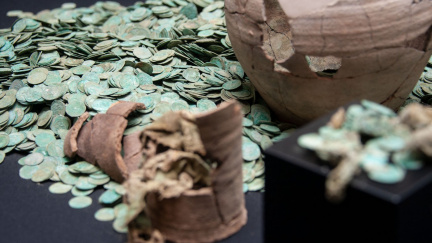 Poklad za miliony ležel 8 let ve sklepě. Hledač se bál přiznat. Nemáte doma něco podobného?