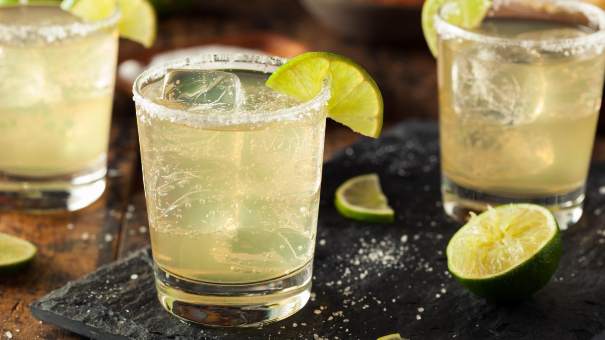 Nenápadný koktejl jí udělal doslova díru do těla. Policie znovu otevírá děsivý případ