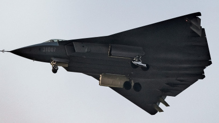 Čína pracuje na těžkém stíhači. Chybí mu ocas a slibuje přepsat pravidla vzdušných bitev