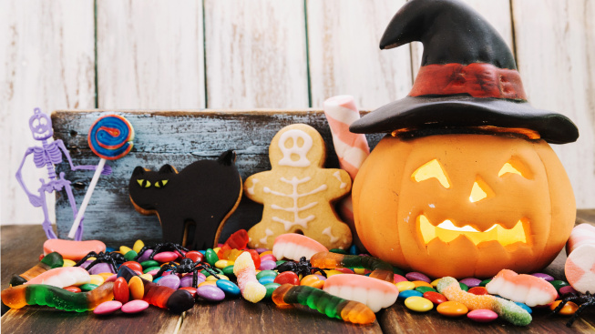 jack-o-lantern-witch-hat-halloween-sweets