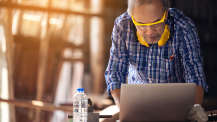 Buďme rádi za seniory v zaměstnání - populace klesá a jejich zkušenosti drží ekonomiku v chodu