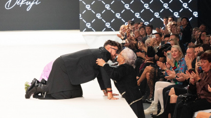 Osmany Laffita na kolenou! Na přehlídce k šedesátinám děkoval mamince z Kuby za všechno, co ho naučila