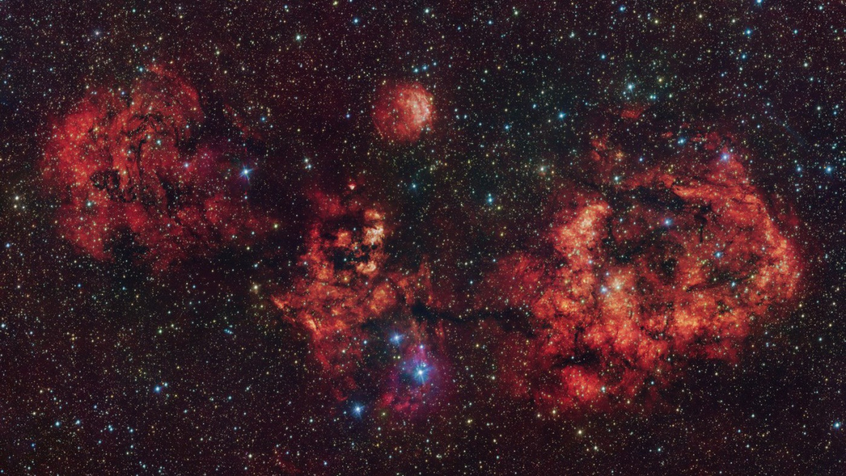 Astronomům téměř zaskočilo, když objevili útvar připomínající obrovského netopýra