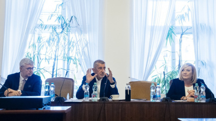 Sněmovna obnoví činnost, zástupci ANO, SPD a Motoristů stvrdí koalici