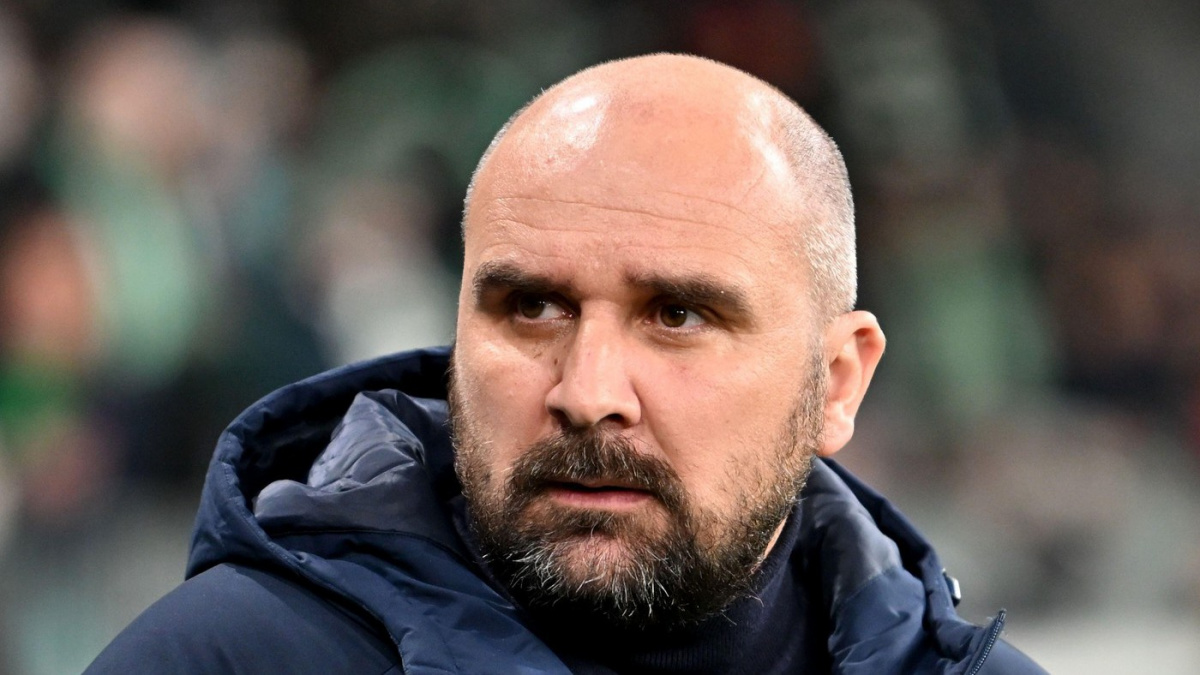 Během zápasu srbské fotbalové ligy zemřel trenér Žižovič