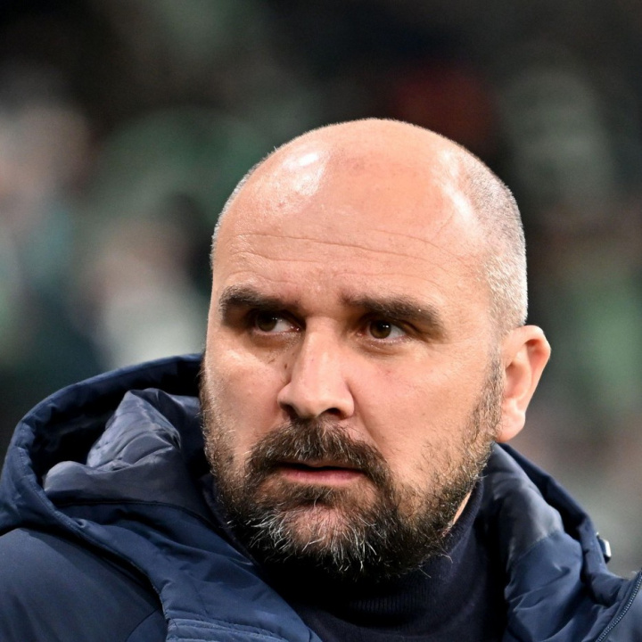 Během zápasu srbské fotbalové ligy zemřel trenér Žižovič