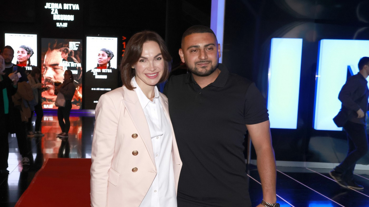 Populární zpěvačka Kamila Nývltová má ráda vše dvojí. Druhá svatba i dvě miminka na cestě!