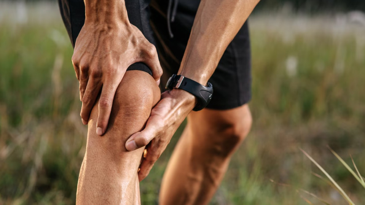 Kolena bez bolesti: proč jsou i obyčejné dřepy cennější než zázračné doplňky