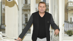 Z luxusu na dlažbu? Fotbalová legenda v těžkých dluzích, přišla o vilu