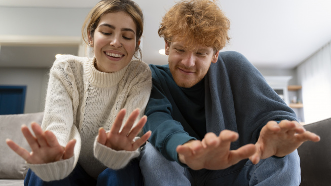 medium-shot-couple-warming-up-with-heater