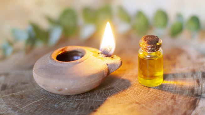 close-up-candles-table
