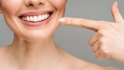 Zubní pasta z lidských vlasů: řešení, které může zachránit chrup