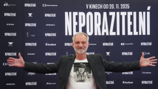 Trojan pro film Neporazitelní čerpal inspiraci přímo na parahokejové střídačce