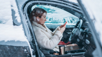 Zimní rituál řidičů: co nikdy nedělat, když ráno škrábete led