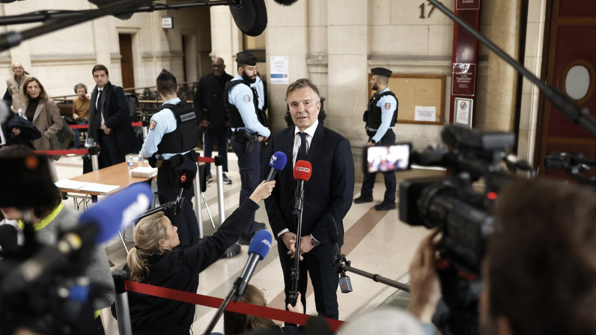 Pařížský soud rozhodne, zda propustí exprezidenta Sarkozyho z vězení