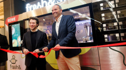 V německém supermarketu začali v kiosku vařit jen s roboty