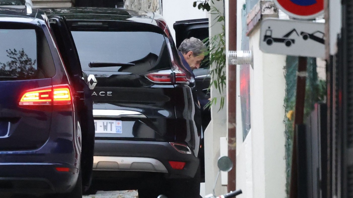 Sarkozy po 20 dnech opustil vězení, na odvolací soud bude čekat na svobodě