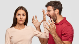 Pět frází, které dokážou proměnit rozhovor v bitevní pole