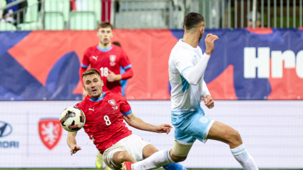Čeští fotbalisté se při Köstlově premiéře protrápili k výhře 1:0 nad San Marinem