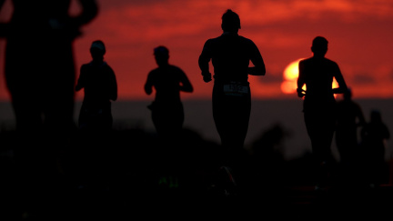 Osmdesátiletá babička šokovala svět: Dokončila Ironmana rychleji než stovky mladších závodníků
