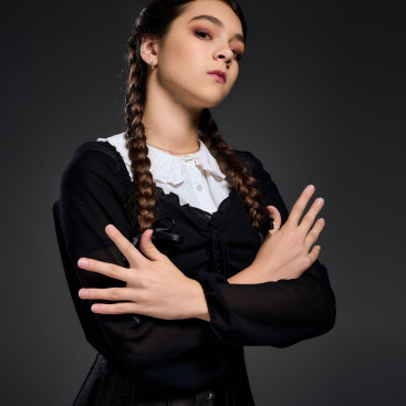 wednesday - bílý límec