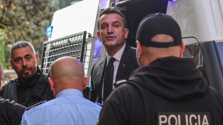 Zatčený starosta Tirany bude zřejmě řídit město z vězeňské cely