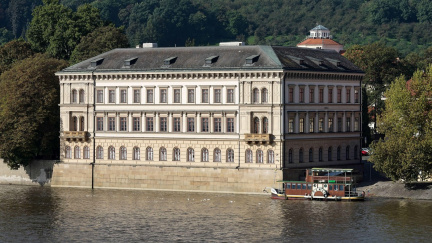 Úřad vlády k dnešnímu státnímu svátku otevře pro lidi Lichtenštejnský palác na Kampě.