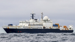 Británie je připravena zasáhnout proti ruskému špionážnímu plavidlu u svých vod