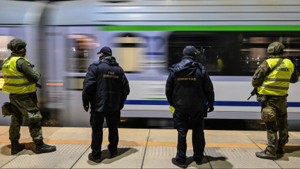 Polsko odpoví na sabotáž na železnici, prohlásil ministr Sikorski