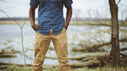 Co o vás prozrazují ruce v kapsách a proč to děláme