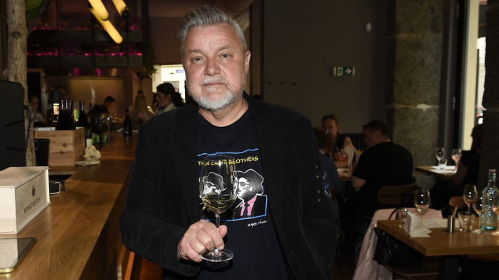 Hrobníkovi z lopaty! Slavný moderátor prodělal těžký kolaps: "Během dvou minut všechno v nenávratnu"