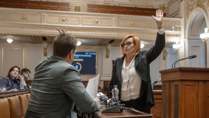 Sněmovna schválila roční odklad využívání e-Legislativy pro novely zákonů