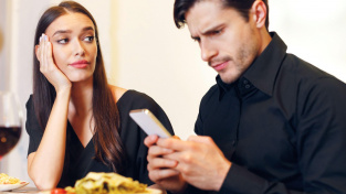 Tajný zabiják vztahů, který děláme každý den – a ani o tom nevíme