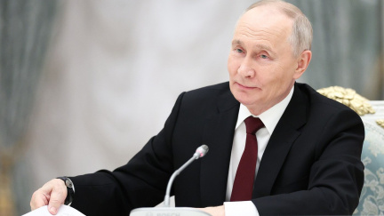 Putin recipročně zrušil víza čínským turistům, zatím na rok