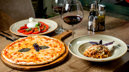 Jak je možné, že Italové jedí pizzu i těstoviny a přesto zůstávají štíhlí? Tady je jejich tajemství