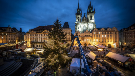 Vánoční drahota: Z cen na Staromáku se letos protočí panenky, perníčky se div nevyvažují zlatem