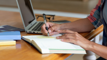 Vyhodili ji za to, že přišla moc brzy do práce