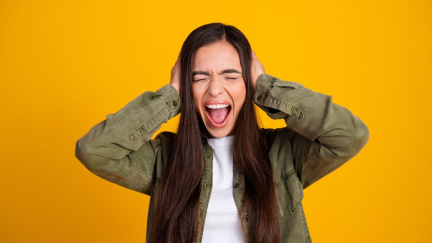 Misofonie, tichá nemoc, která vám může zničit vztahy. Netrpíte jí také?