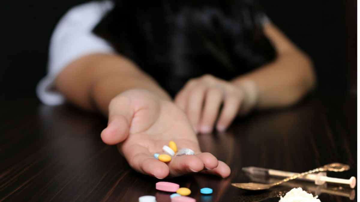 Šokující hrozba: drogy, které mění lidi v živé zombie