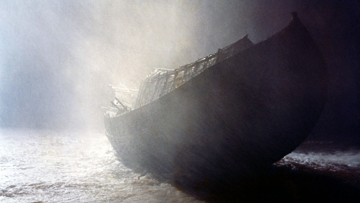 Muž tvrdí, že na Vánoce přijde biblická potopa. Staví archy a sledují ho statisíce lidí